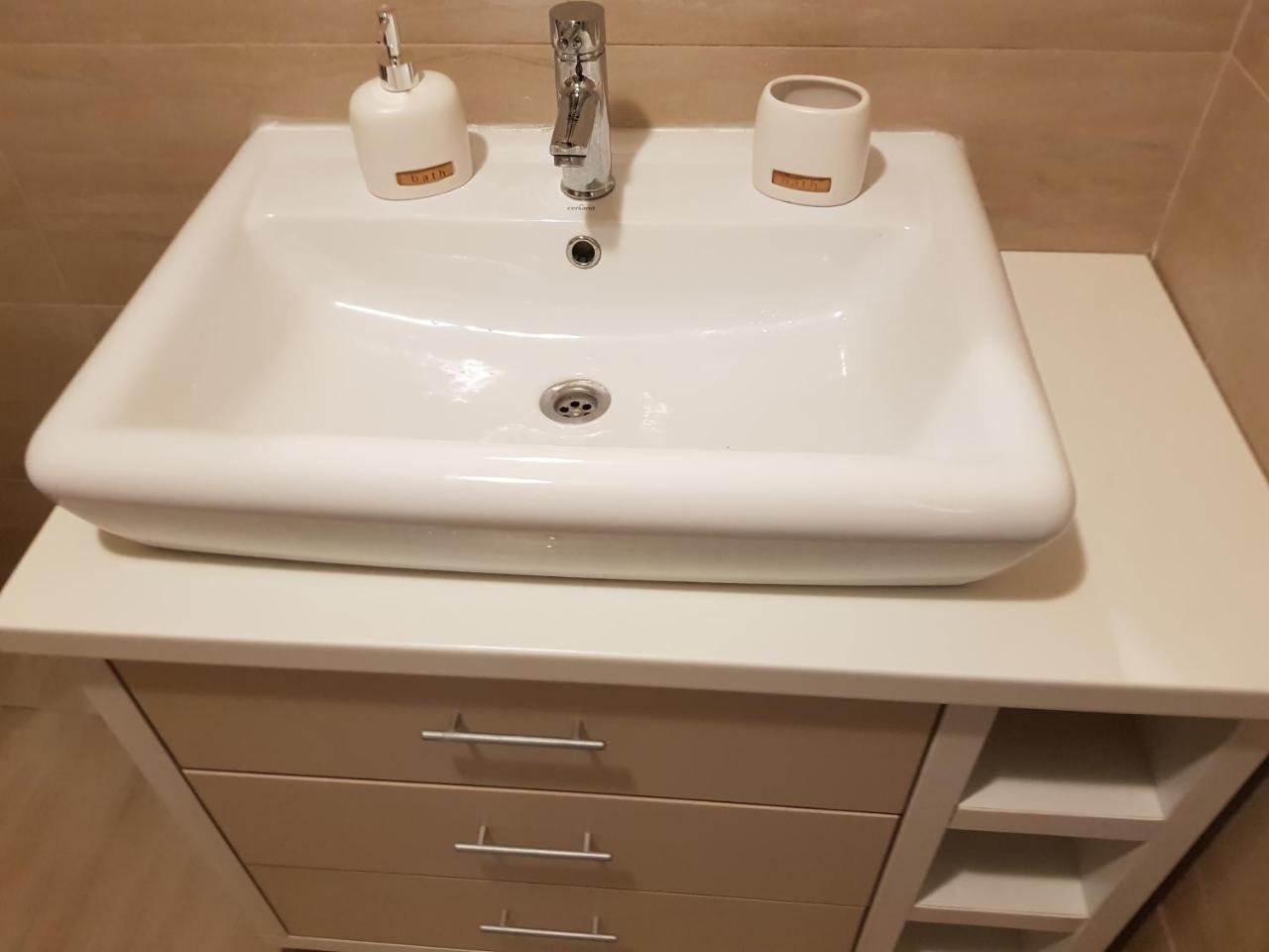 Modern Apartment With Pool In North Bucharest Cretuleasca 外观 照片